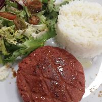 Combinat amb hamburguesa vegana at Apolo Break  in Torredembarra