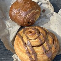Pain au chocolat et brioche à la cannelle  at Boulangerie Jarry in Montreal