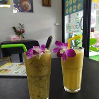 Passion fruit and mango smoothies at Chada Vegetarian Restaurant in Chiang Mai