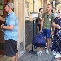 Take away line, you have to be careful, if you get into the wrong line, you have to go to the end of the right line and wait all way long again at Pizzeria da Michele in Naples