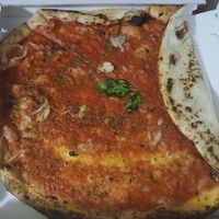 Marinara pizza at Pizzeria da Michele in Naples