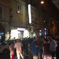 Crowded especially around 9pm at Pizzeria da Michele in Naples