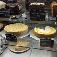 Viele leckere vegane Kuchen   at Laibgenuss in Koblenz