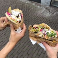 Pita falafel nog intact.. pita sabich al van gesmuld. Maar we wilden dit kleurrijke eten toch even vastleggen  at SHOUQ - Zeist in Zeist