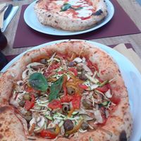 Nice pizzas at Quarto d'Ora Italiano in Pisa