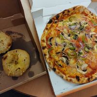 Delivery was super fast and pizza deliciouuuus and still hot at Leads Pizza - Graca in Lisbon