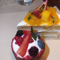 Berry tart and mango cake at Savage Garden - Maybe closed in Seoul