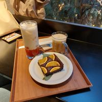 Brownie, strawberry lassi and oat latte at Savage Garden - Maybe closed in Seoul