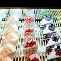 display of cream cakes 2 at Savage Garden - Maybe closed in Seoul