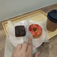 Raspberry pistachio and brownie at Trick or Treat Vegan Sweets (formerly Canelita Sweets) in Osaka