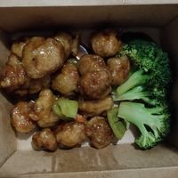 General tao chicken at OPLANTE Vegan Sushi & Wok  in Montreal