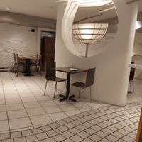 Nice Asian inspire decor - tranquil at OPLANTE Vegan Sushi & Wok  in Montreal