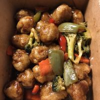 Végé poulet général Tao   at OPLANTE Vegan Sushi & Wok  in Montreal