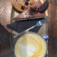 Oreo Cheesecake!! (+half piece of the Banana Bread)  at In aller Munde Café & Feinkost in Hamburg