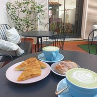  at Bee Love Coffee in Cerdanyola Del Valles