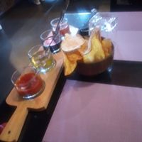 The warm (freshly made?) Chips and, from top to bottom: sweet chili, soy, fish and spicy sauce at Eat Me Kech in Marrakech