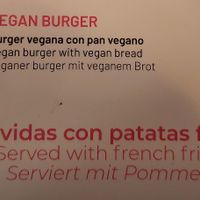 Vegan Burger on the menu (16€, served with fries) at Bonito Kitchen & Cocktails in Mallorca