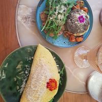 Omelette and scrambled tofu at Benny & Bloom in Kuta