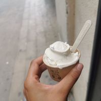 Snickers ice cream - with Caramel, chocolate and peanut bits at Madonna Vegan in Figueres