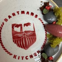 Essbare Steine mit grünem Tee Kirsche und Pflaume  at Bartmans Kitchen in Timmendorfer Strand