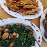 French fries, grilled potatoes, grilled mushrooms, fried mushrooms and spinach at Garnitoun in Garni