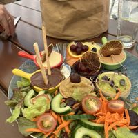 Heimat vegan Frühstück mit drei Brötchen  at Heimat Lindau in Lindau