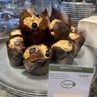 Vegan blueberry muffins at Shouka  at Shoukâ in Chamonix-mont-blanc