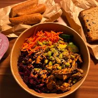 Bowl with great dressing, ciabatta and banana bread with chocolate at Green Club by Pottsalat in Dusseldorf