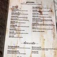 vegan pizza at El Tigre y el Toro in Cancun