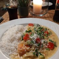 Gemüse „Bahia“                                                                               €  15,20

mit einer Sauce aus Sambal Olek, Kokosmilch, Zwiebeln,

Tomaten und Kn at Umoya in Annweiler