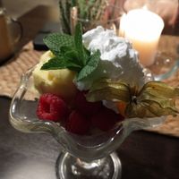 Eis mit Früchten und Sahne at Umoya in Annweiler