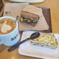 Veggie toast, banana cake and large oatmilk cappuccino all vegan at Caffè Pascucci in Milan
