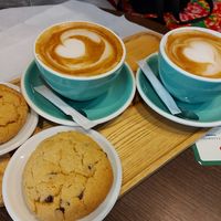 Capo with oatmilk and vegan cookies at Ca Phe S - Vietnamese Coffee in Marseille