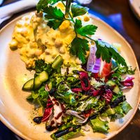 Gebackene Kartoffel mit Kichererbsen Curry und Salat   at  Verte in Stockholm