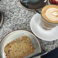 Zitronen Mohn Kuchen und Hafer Latte   at KARACHO in Aschaffenburg
