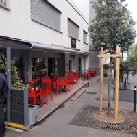 Outdoor seating at Bis in Montreux