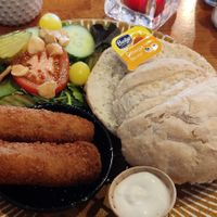 Knolselderij kroketten met brood at Ome Jeu in Roermond