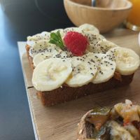 Tosta de manteiga de amendoim e banana at Turquesa in Setubal