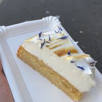 Zitronen-Olivenöl kuchen🤪  at Café Kœr in Wurzburg