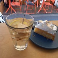 Frischer Ingwertee mit Zitrone at Café Kœr in Wurzburg