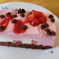 StrawberryVegan gebakje aardbeien at MultiVlaai in Nijmegen