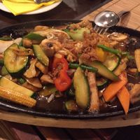 veggies on a hot plate with hoisin sauce at Samadhi in Berlin