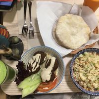 Green juice, falafel, kruvit and fresh pita bread at Lama Lo in Lisbon