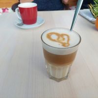 Latte mit Hafermilch at Café Menthe in Frankfurt