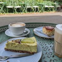 vegan avocado cake at Café Menthe in Frankfurt