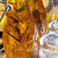 Kostenlose verschiedene Öle zum würzen at Daintree Pinsa Bar in Munich