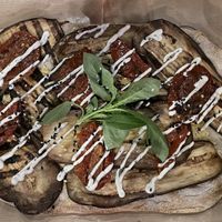 Pinsa mit Aubergine und getrockneten Tomaten   at Daintree Pinsa Bar in Munich