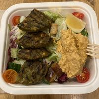 Falafel salat. Hier ohne Schafskäse, damit er für mich vegan ist    at Eeetwell in Gzira