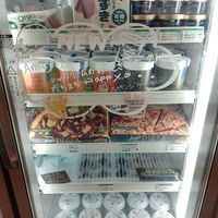 Vegan pizza in the cooler at Weller in Tokyo