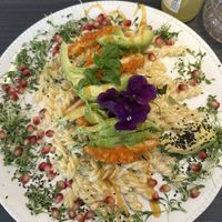 Avocado Pasta mit veganem Hähnchenfilet  at Manuto Café in Tuttlingen